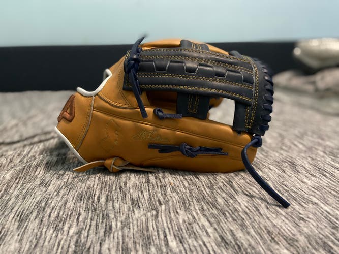 Brand New 44 Pro Infield 12.25 RHT Signature Series