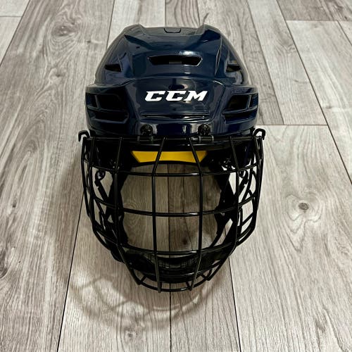 New Medium CCM Tacks 210 helmet with Medium FM580 Cage