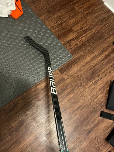 Bauer vapor adv dressed as green hyperlite caufield curve 70 flex