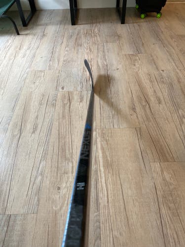 Senior Right Handed Mid Pattern Pro Stock Nexus 2N Pro Hockey Stick