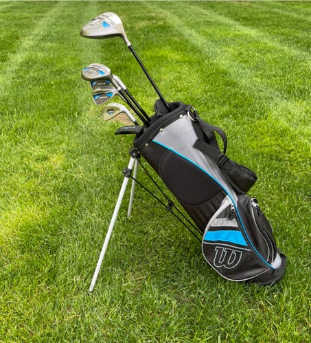 Youth Golf Clubs & Wilson bag