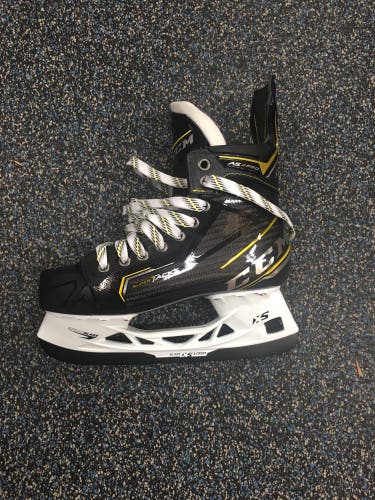 CCM Regular Width  Size 5.5 AS3 Pro Hockey Skates