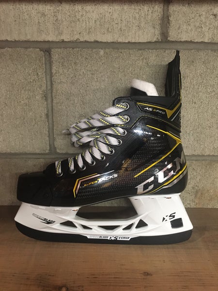 Senior CCM Regular Width Size 7.5 AS3 Pro Hockey Skates