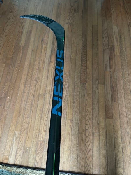 Senior Right Handed Nexus Geo Hockey Stick