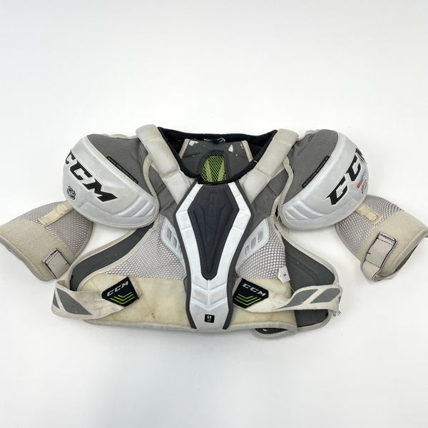 Used CCM 20K Shoulder Pads | K906 | Senior Large