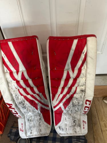 33" CCM  Extreme Flex E4.5 Goalie Leg Pads