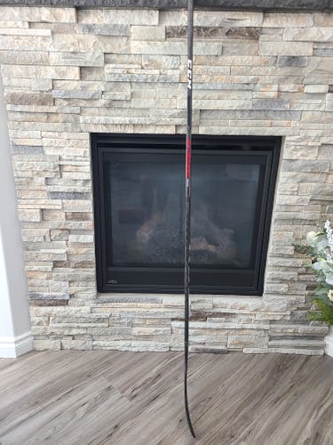New Senior CCM Right Handed JetSpeed Hockey Stick P28 Toe Pattern Pro Stock