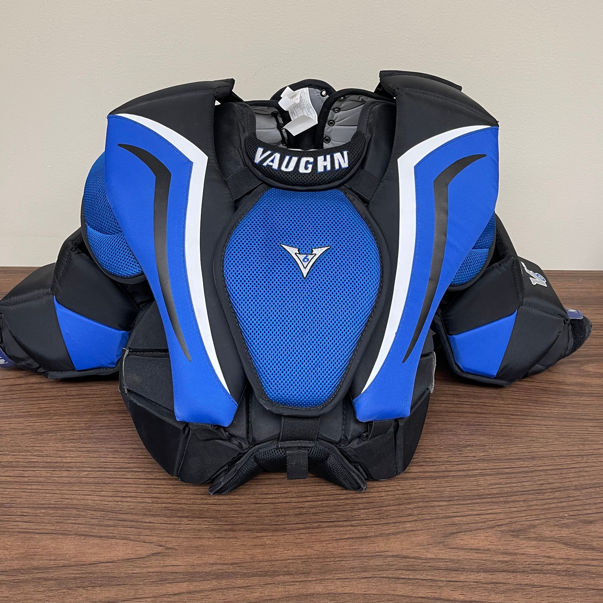 New Vaughn V6 800 Junior Medium/Large ice hockey goalie chest and arm protector 