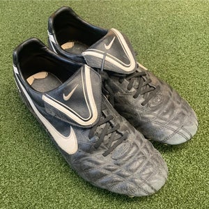 Used Nike Tempo Size 10 Soccer Cleats