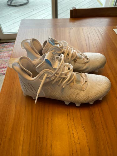 White Men's Molded Cleats Low Cut Freeze