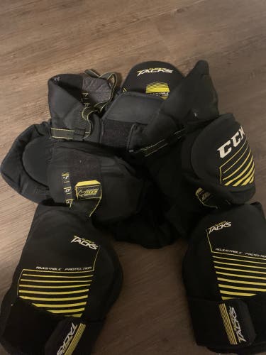 Senior Medium CCM Super Tacks Hockey Pants