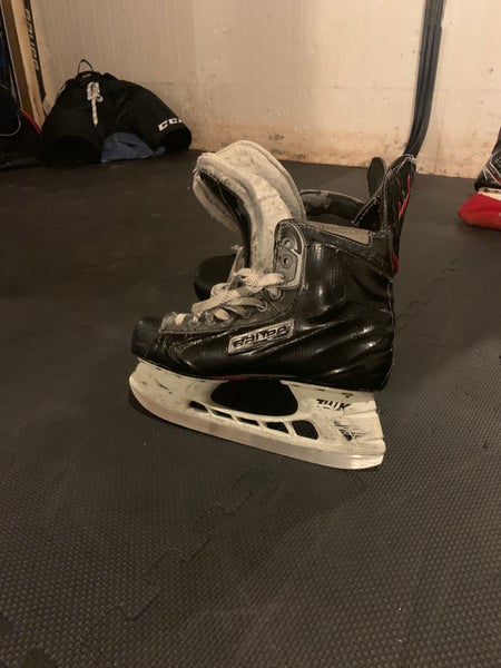 Senior Bauer Extra Wide Width Pro Stock Size 8 Vapor APX Hockey Skates