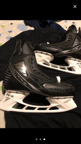 Senior True Regular Width Pro Stock Size 8.5 Pro Custom Hockey Skates