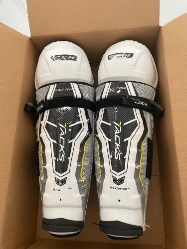 CCM  Ultra Tacks Shin Pads