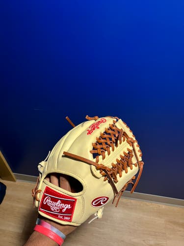 New Pitcher's 11.75" Heart of the Hide Baseball Glove