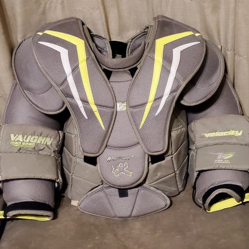 Small Vaughn Velocity V7 XF Pro Carbon Goalie Chest Protector