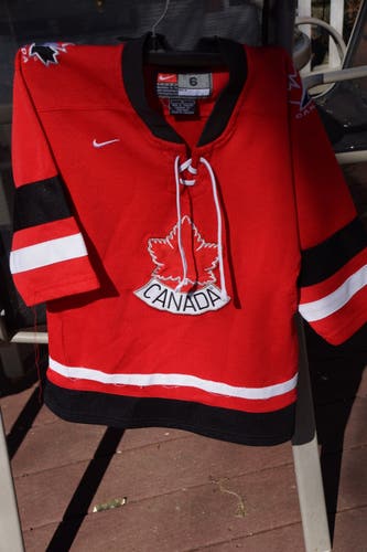 Red Youth Unisex Used Small Size 6 Olympic Canada  Nike Jersey