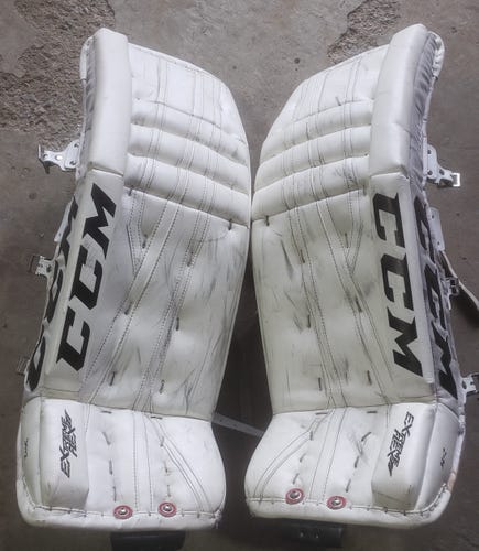 WHITE CCM EXTREME FLEX II (E-FLEX II) 34+2 USED RETAIL PRO-MODEL