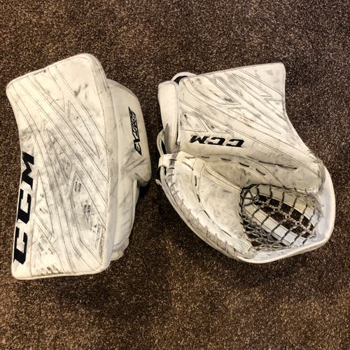Used Regular CCM EFLEX 4 Glove Regular 600 and Blocker