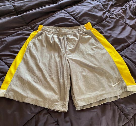 Nike basketball shorts - large