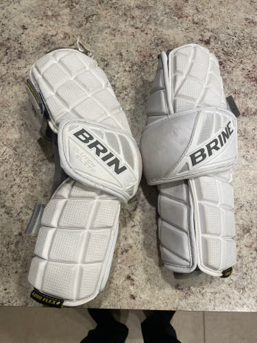 Mens large brine lacrosse elbow pads