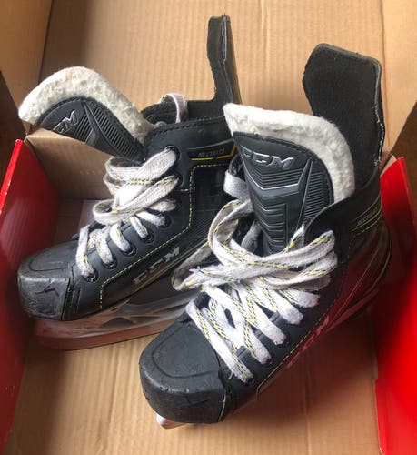 Used CCM Regular Width Size 13.5 Tacks Hockey Skates