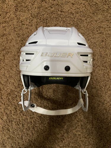 New Large Bauer Re-Akt 150 Helmet