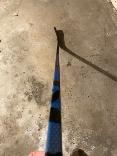 Senior Right Handed Mid Pattern Nexus 3N Hockey Stick