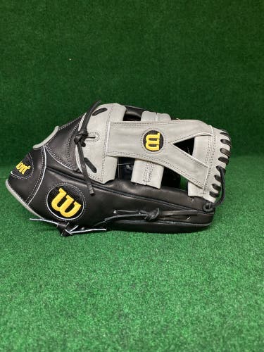 Outfield 12.75" A2000 Baseball Glove