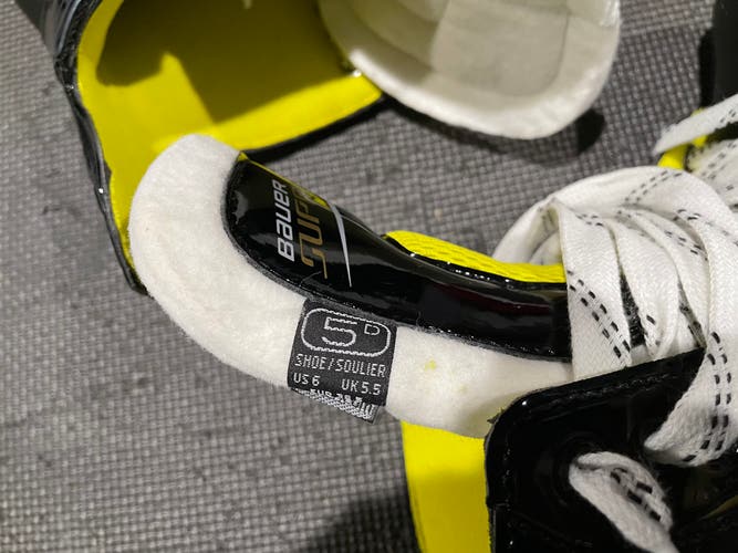 Senior Bauer Regular Width Size 5.5 Supreme S27 Hockey Skates
