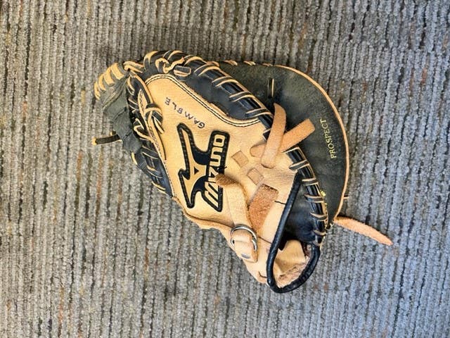 Used Right Hand Throw Mizuno Catcher's Power close Baseball Glove 32.5"