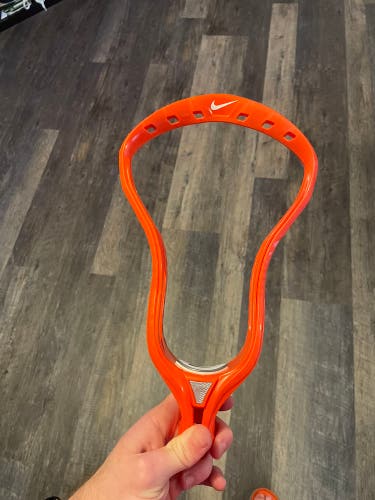 Nike Lakota 2 LE Orange