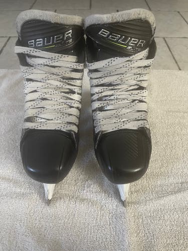 Used Bauer Elite Intermediate S21 Hockey Goalie Skates Size 6 Fit 2