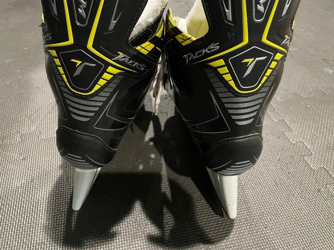 Senior CCM Regular Width Size 10 Tacks 3092 Hockey Skates
