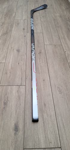 New Senior Bauer Right Handed Vapor Hyperlite Hockey Stick Mid Pattern