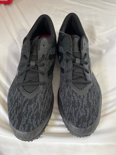 Men’s New Balance Turf Shoes Size 13. *NEVER WORN*