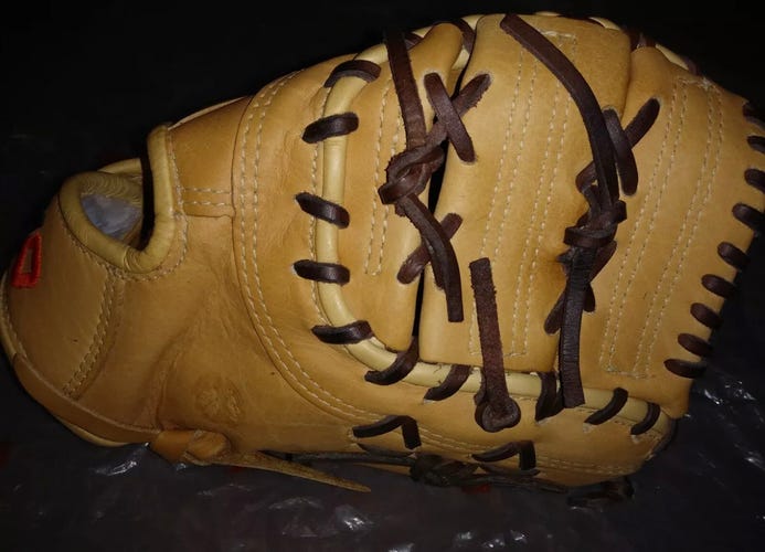 New without tags Right Hand Throw Nokona ALPHA BUFFALO First Base Alpha Baseball Glove 10.5"