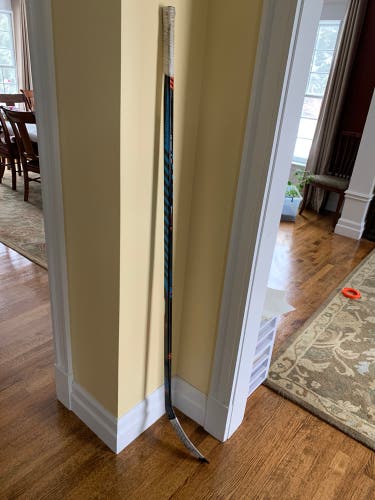 Senior Right Handed Covert QRL5 Hockey Stick