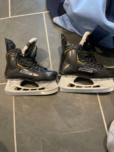Youth Bauer Size 4.5 Supreme 2S Pro Hockey Skates
