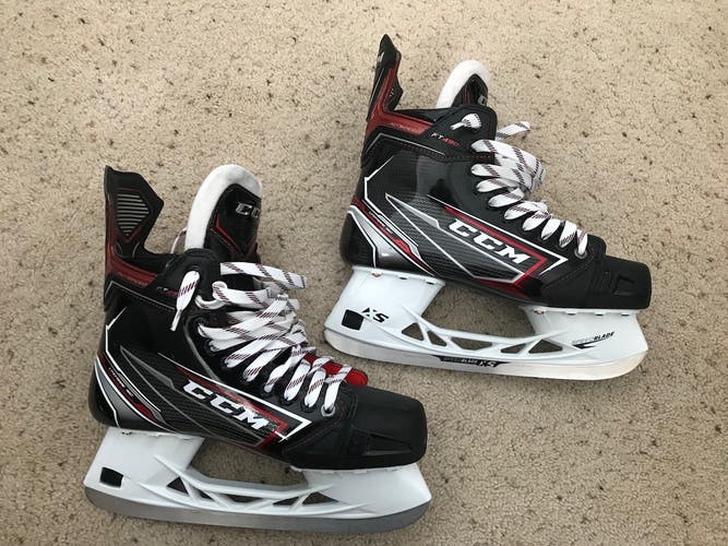 Lightly Used CCM JetSpeed FT490 Hockey Skates Regular D Width Senior Size 8.5
