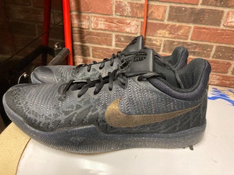 Used Men's Size 10 (Women's 11) Nike Kobe mamba rage Shoes