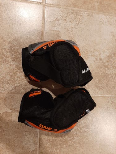 Used Small Bauer Supreme One40 Elbow Pads