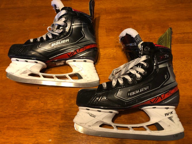 Bauer Regular Width Size 4.5 Vapor X2.9 Hockey Skates
