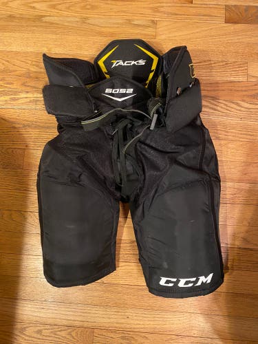 Junior XL CCM Tacks 6052 Hockey Pants