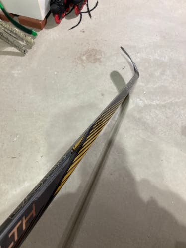 Senior Right Handed Stealth CX Hockey Stick