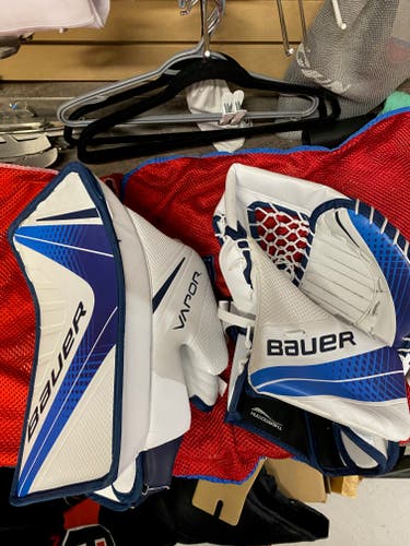 Vapor Bauer X900 glove and blocker