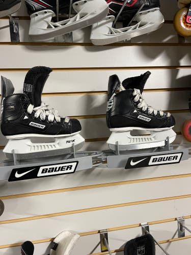 Youth Bauer Regular Width Size 10 Supreme 1000 Hockey Skates