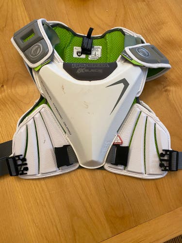 Used Medium Maverik M5 Shoulder Pads
