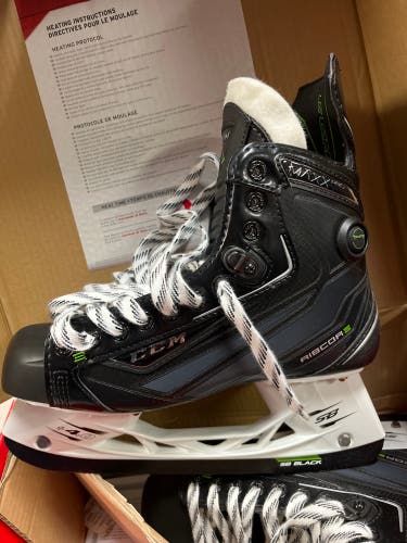 Senior CCM Regular Width  Size 8 Ribcore Maxx Pro Hockey Skates