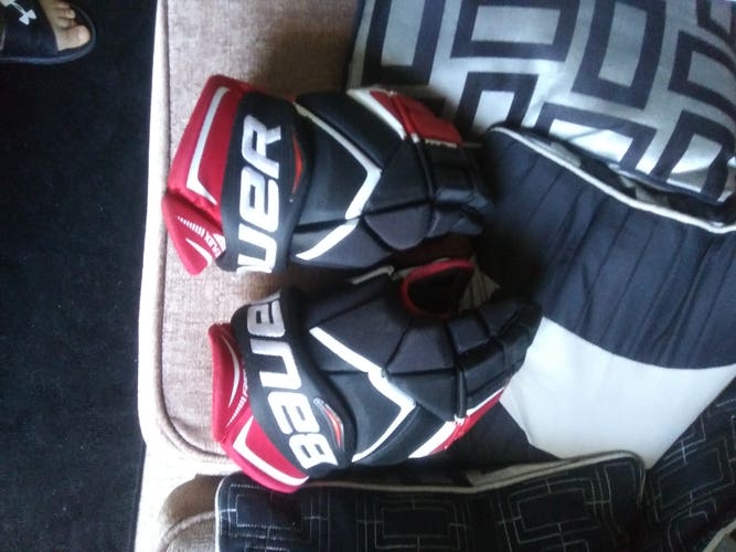 Used Bauer Vapor X900 Gloves 13"
